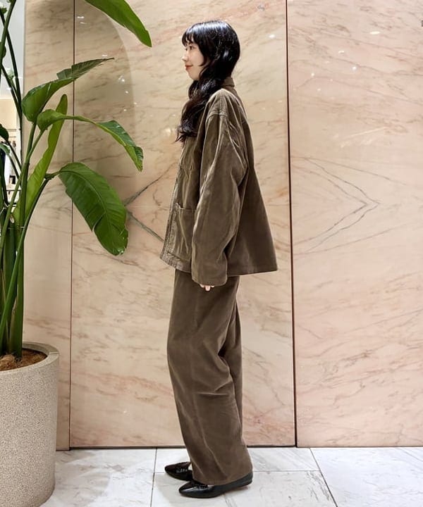 中丸　栞さんの「BEAMS WOMEN｜INSCRIRE / コーデュロイ ワークジャケット」を使ったコーディネート