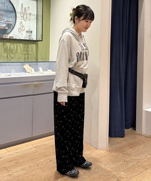 ヒスイさんの「BEAMS WOMEN｜刺繍 ベロア イージー パンツ」を使ったコーディネート