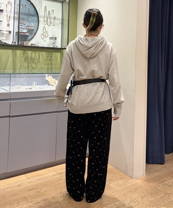 ヒスイさんの「BEAMS WOMEN｜刺繍 ベロア イージー パンツ」を使ったコーディネート