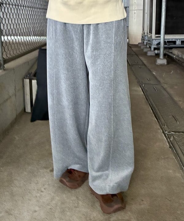 早川 萌子さんの「BEAMS WOMEN｜ダメージ スウェット プルオーバー」を使ったコーディネート