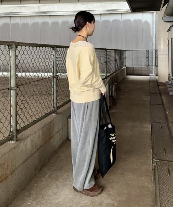 早川 萌子さんの「BEAMS WOMEN｜ダメージ スウェット プルオーバー」を使ったコーディネート