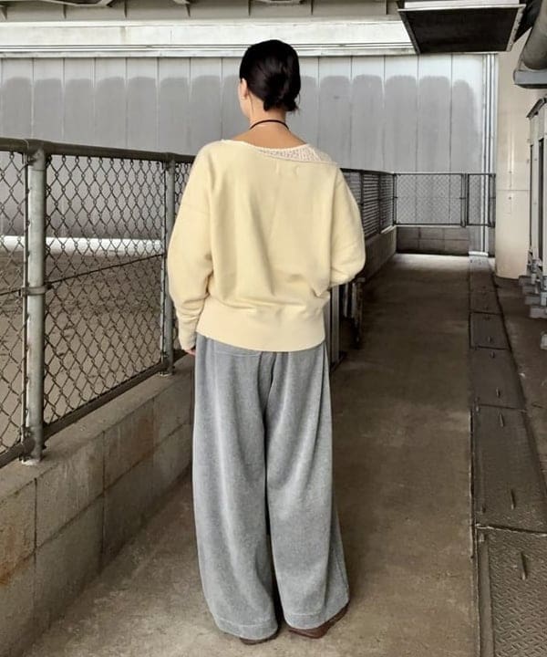 早川 萌子さんの「BEAMS WOMEN｜ダメージ スウェット プルオーバー」を使ったコーディネート