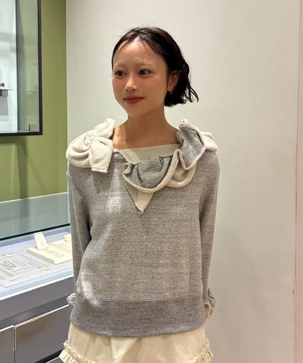 リズさんの「BEAMS WOMEN｜【別注】MARMARI &times; Ray BEAMS / ライン フリル スカート」を使ったコーディネート