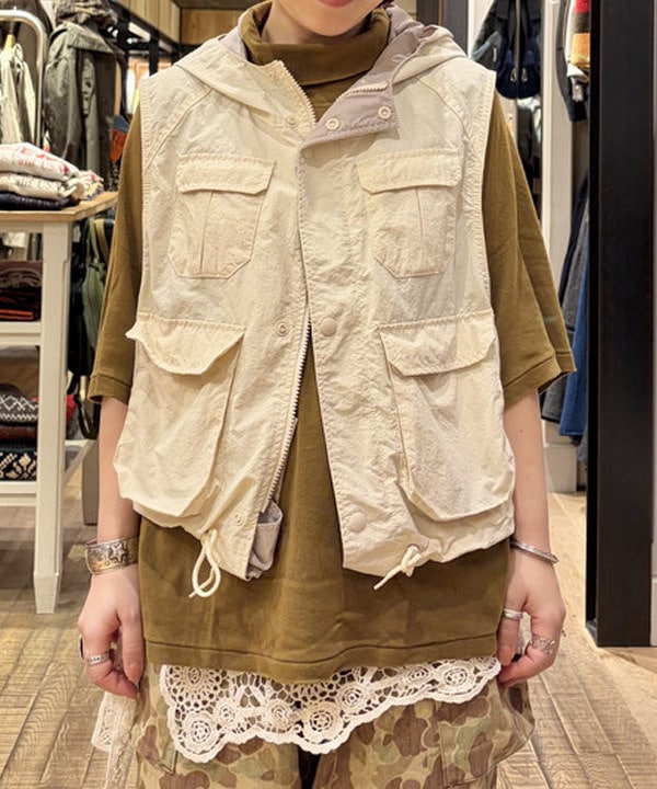原口 愛さんの「BEAMS WOMEN｜マウンテンパーカー ベスト」を使ったコーディネート