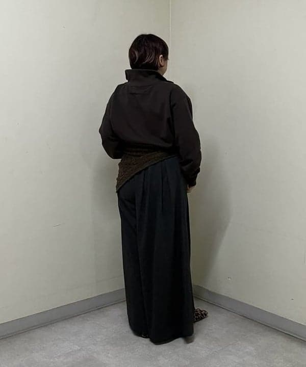 塚越 有紀さんの「BEAMS WOMEN｜Lace Knit Scarf」を使ったコーディネート