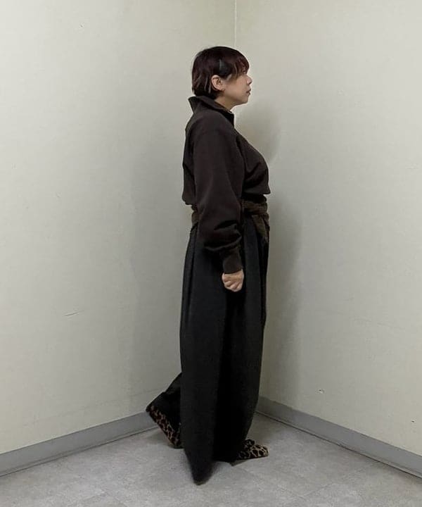 塚越 有紀さんの「BEAMS WOMEN｜Lace Knit Scarf」を使ったコーディネート