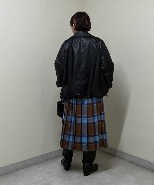 塚越 有紀さんの「BEAMS WOMEN｜MARY AL TERNA / AZUMA マイクロスエード トートバッグ」を使ったコーディネート