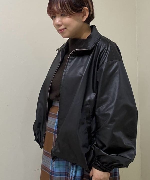 塚越 有紀さんの「BEAMS WOMEN｜MARY AL TERNA / AZUMA マイクロスエード トートバッグ」を使ったコーディネート