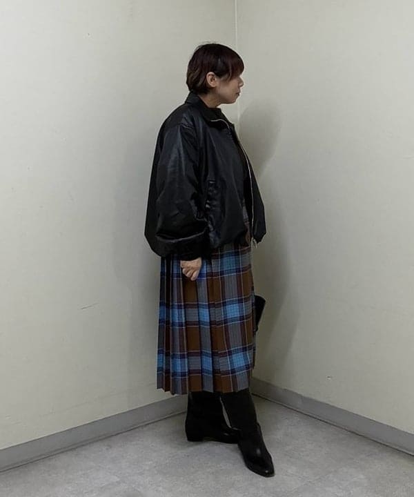 塚越 有紀さんの「BEAMS WOMEN｜MARY AL TERNA / AZUMA マイクロスエード トートバッグ」を使ったコーディネート