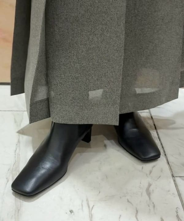 塚越 有紀さんの「BEAMS WOMEN｜A VACATION / SABRINA ONYX トートバッグ」を使ったコーディネート