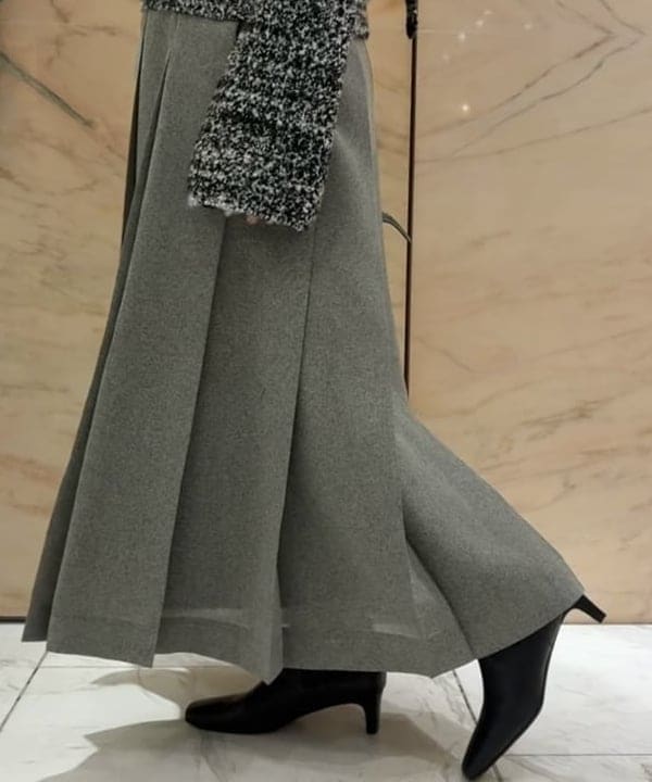 塚越 有紀さんの「BEAMS WOMEN｜A VACATION / SABRINA ONYX トートバッグ」を使ったコーディネート
