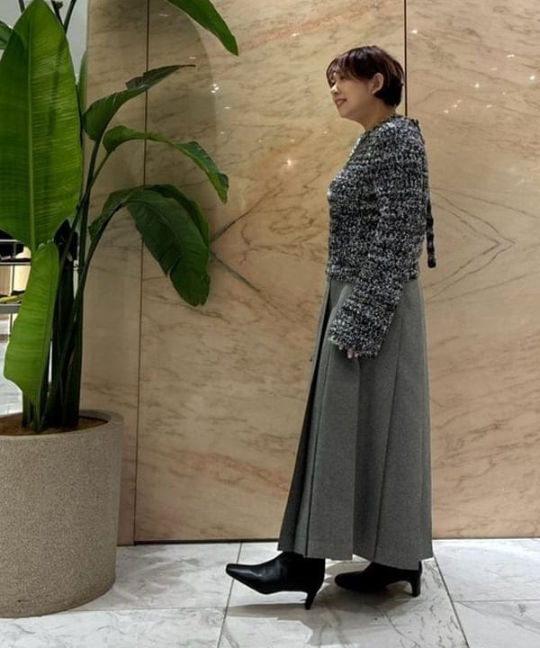 塚越 有紀さんの「BEAMS WOMEN｜A VACATION / SABRINA ONYX トートバッグ」を使ったコーディネート