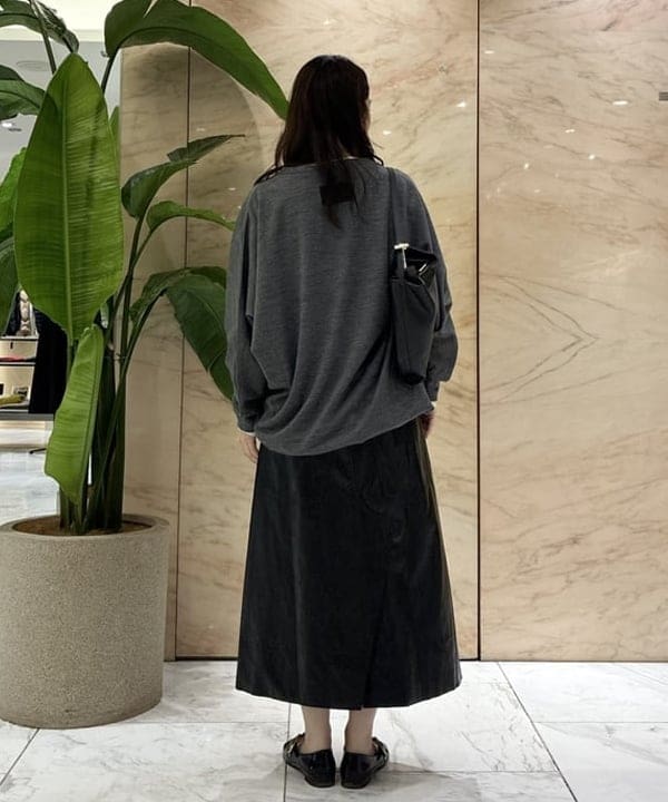 坂本 涼花さんの「BEAMS WOMEN｜COGTHEBIGSMOKE / ORI Vネック トップス」を使ったコーディネート