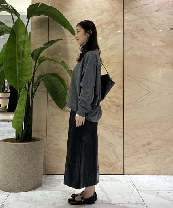 坂本 涼花さんの「BEAMS WOMEN｜COGTHEBIGSMOKE / ORI Vネック トップス」を使ったコーディネート