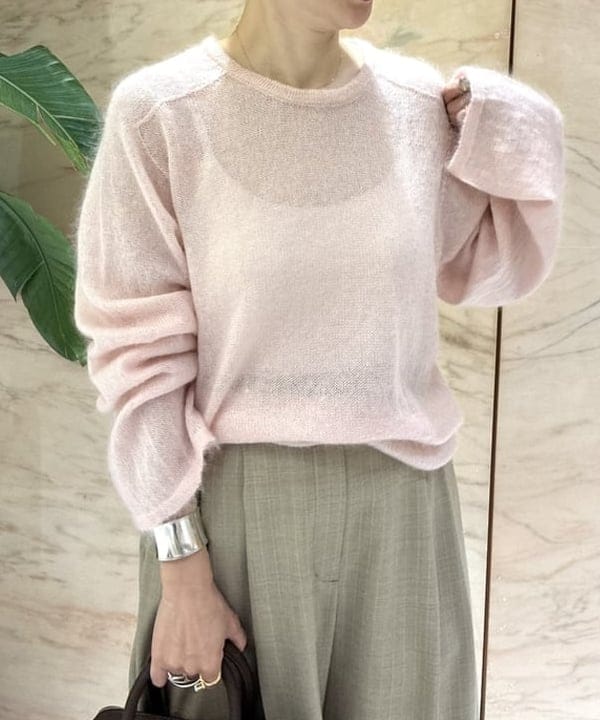 越智 里美さんの「BEAMS WOMEN｜モヘヤ シルク ロングスリーブニット」を使ったコーディネート