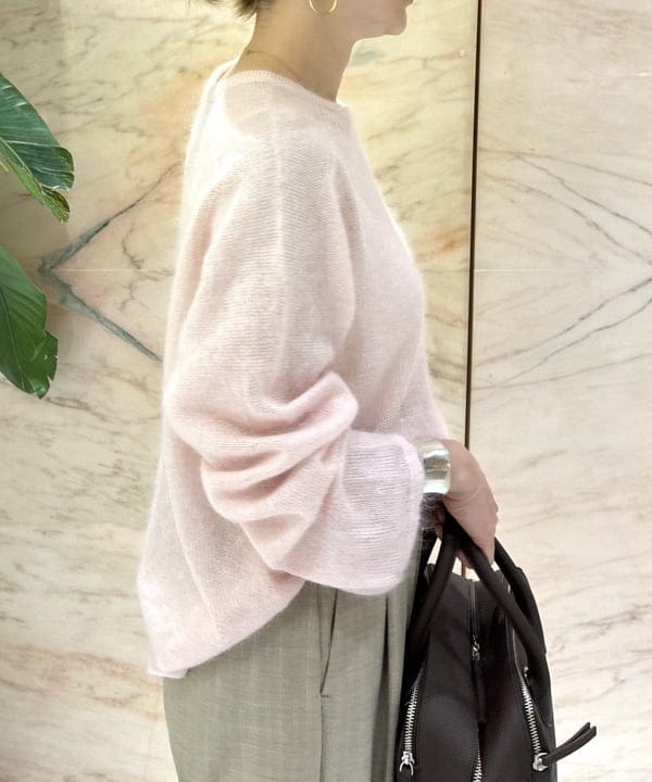 越智 里美さんの「BEAMS WOMEN｜モヘヤ シルク ロングスリーブニット」を使ったコーディネート