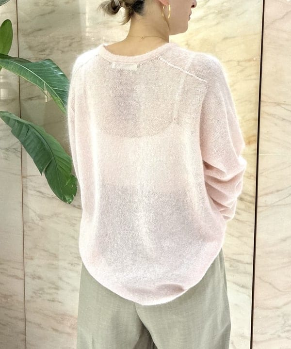 越智 里美さんの「BEAMS WOMEN｜モヘヤ シルク ロングスリーブニット」を使ったコーディネート