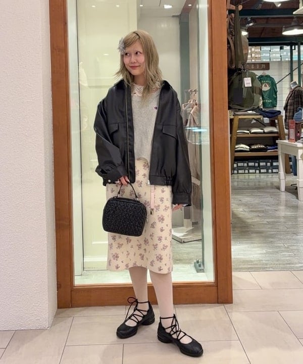 はっとりさんの「BEAMS WOMEN｜フラワー プリント ニット スカート」を使ったコーディネート