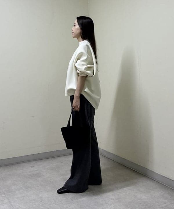 関 桂子さんの「BEAMS WOMEN｜COGTHEBIGSMOKE / ORION トラウザーズ」を使ったコーディネート