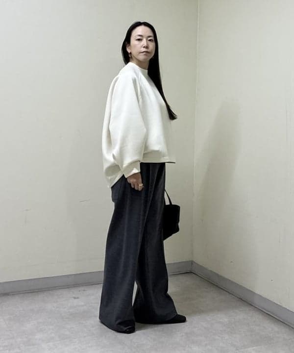 関 桂子さんの「BEAMS WOMEN｜COGTHEBIGSMOKE / ORION トラウザーズ」を使ったコーディネート