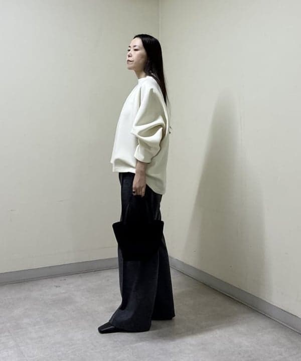 関 桂子さんの「BEAMS WOMEN｜COGTHEBIGSMOKE / ORION トラウザーズ」を使ったコーディネート