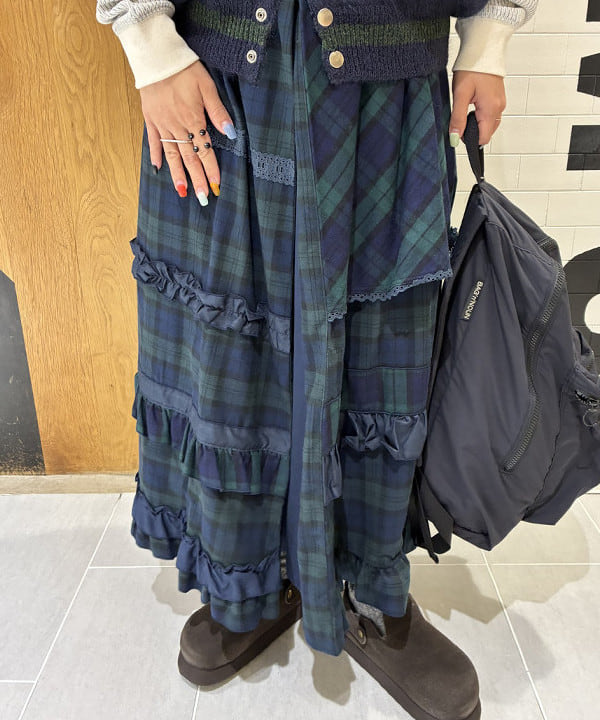 ando naoさんの「BEAMS WOMEN｜【別注】TORI-TO &times; BEAMS BOY / チェック フリル ロング スカート」を使ったコーディネート