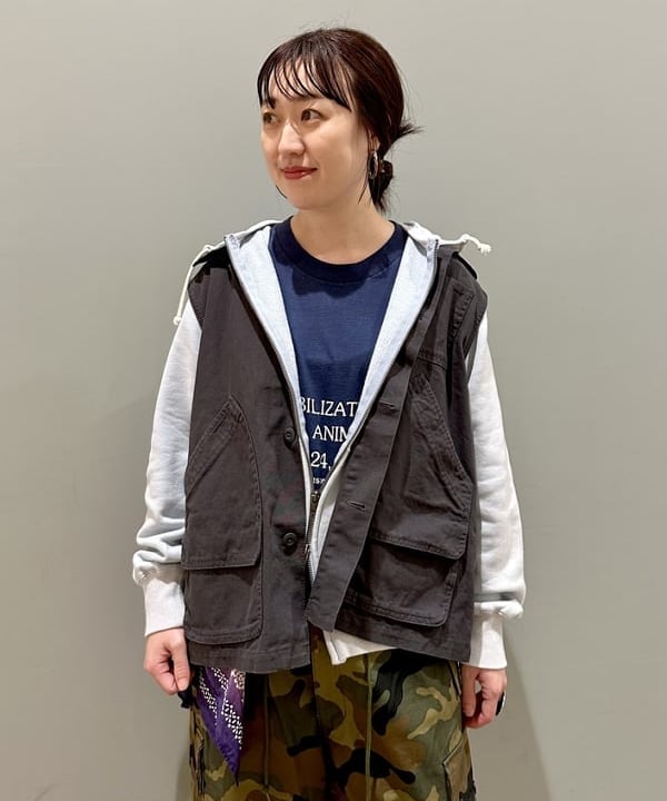イシイ サオリさんの「BEAMS WOMEN｜ハンティング ベスト」を使ったコーディネート
