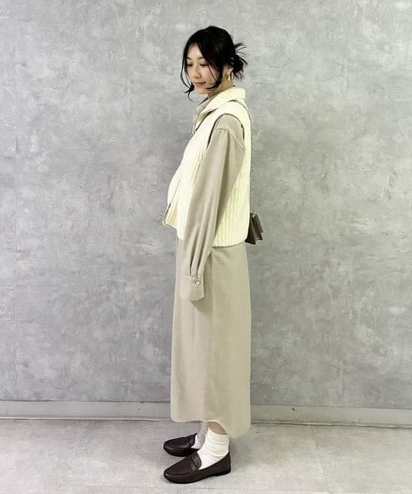 坂本 涼花さんの「BEAMS WOMEN｜ブークレ ジップ ベスト」を使ったコーディネート