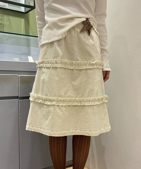 あさひさんの「BEAMS WOMEN｜【別注】MARMARI &times; Ray BEAMS / ライン フリル スカート」を使ったコーディネート