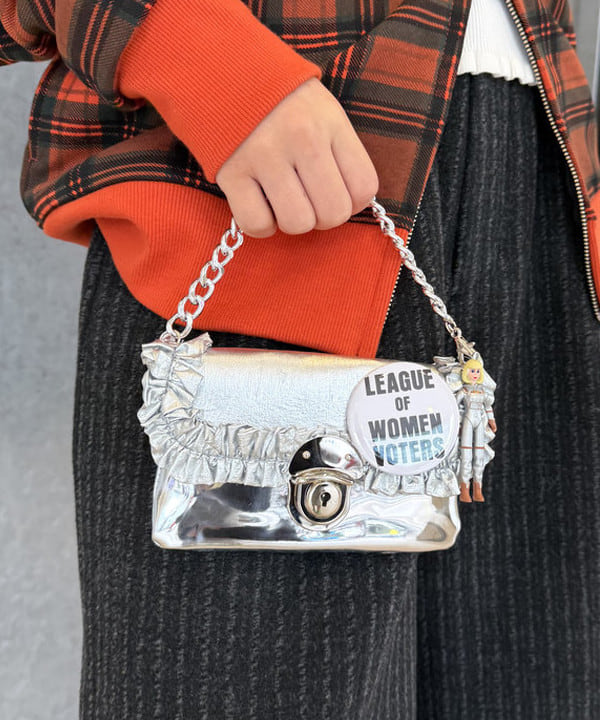 リズさんの「BEAMS WOMEN｜レース トリム Vネック」を使ったコーディネート