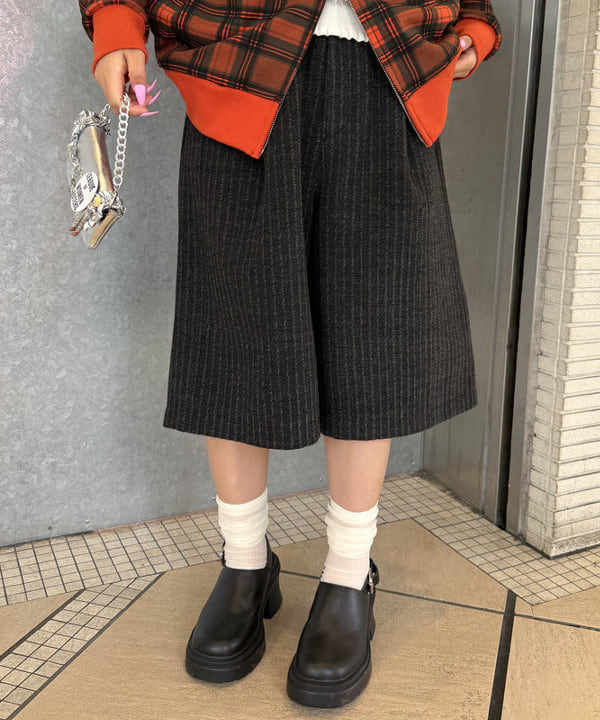 リズさんの「BEAMS WOMEN｜レース トリム Vネック」を使ったコーディネート