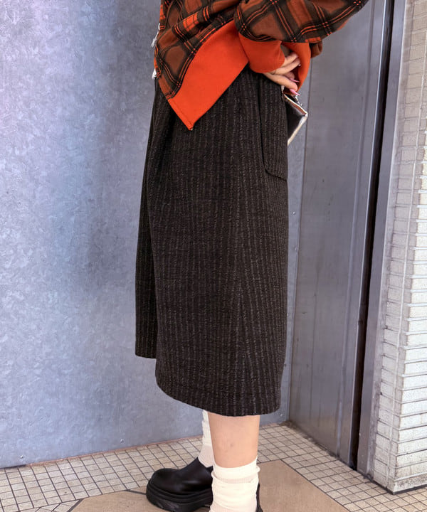 リズさんの「BEAMS WOMEN｜レース トリム Vネック」を使ったコーディネート