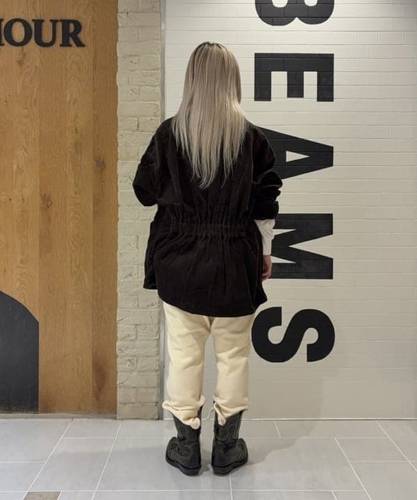 ando naoさんの「BEAMS WOMEN｜コーデュロイ ハンティング ジャケット」を使ったコーディネート