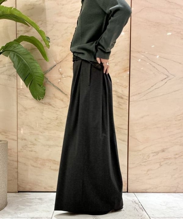 中丸　栞さんの「BEAMS WOMEN｜Voile Knit Cardigan」を使ったコーディネート