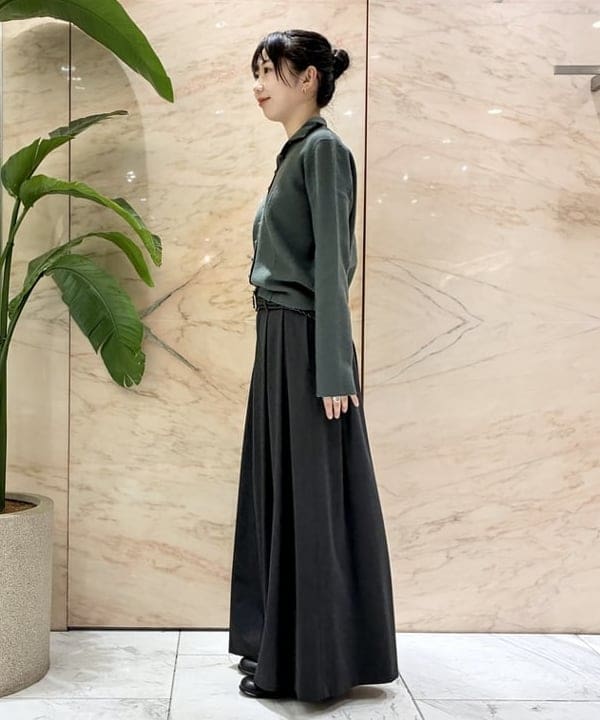 中丸　栞さんの「BEAMS WOMEN｜Voile Knit Cardigan」を使ったコーディネート