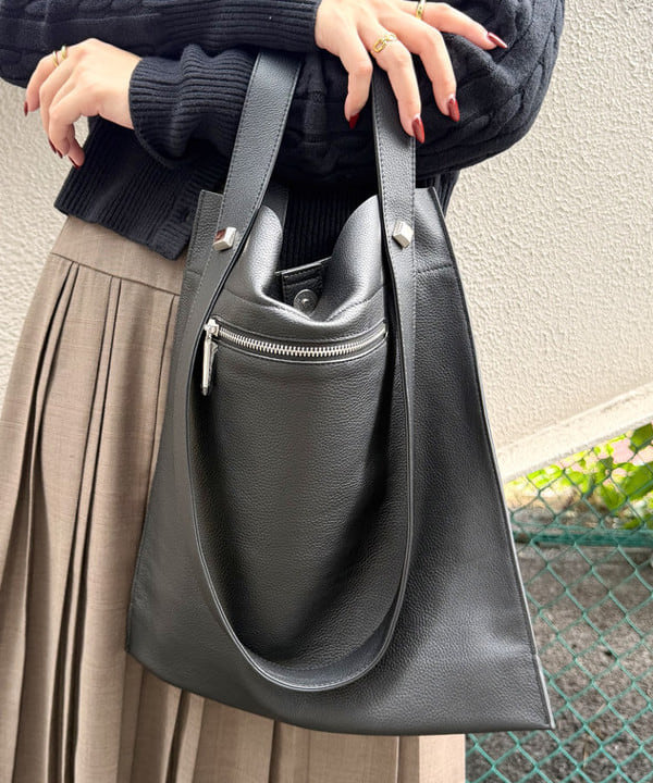松本 佳菜子さんの「BEAMS WOMEN｜【別注】BEAURE &times; Ray BEAMS / 2WAY バッグ ラージ」を使ったコーディネート