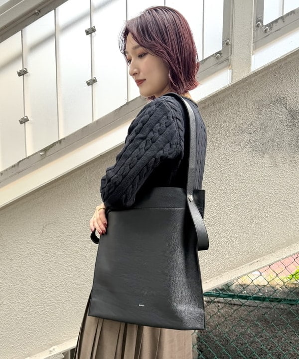 松本 佳菜子さんの「BEAMS WOMEN｜【別注】BEAURE &times; Ray BEAMS / 2WAY バッグ ラージ」を使ったコーディネート