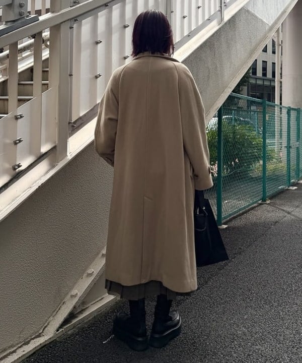 松本 佳菜子さんの「BEAMS WOMEN｜【別注】BEAURE &times; Ray BEAMS / 2WAY バッグ ラージ」を使ったコーディネート