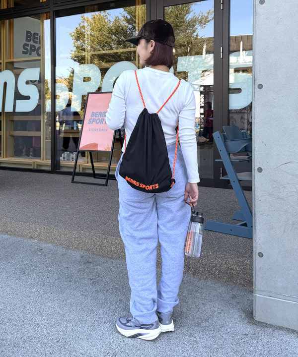 松本 佳菜子さんの「【別注】NEW ERA &times; BEAMS BOY / 940 ベルベット MLB キャップ」を使ったコーディネート