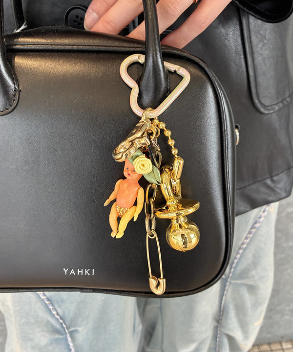 神坂 莉子さんの「BEAMS WOMEN｜YAHKI / YH-833 CROSSBODY BAG」を使ったコーディネート