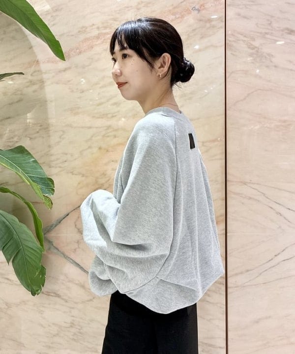 中丸　栞さんの「BEAMS WOMEN｜COGTHEBIGSMOKE / MIRANDA ラップ スカート」を使ったコーディネート