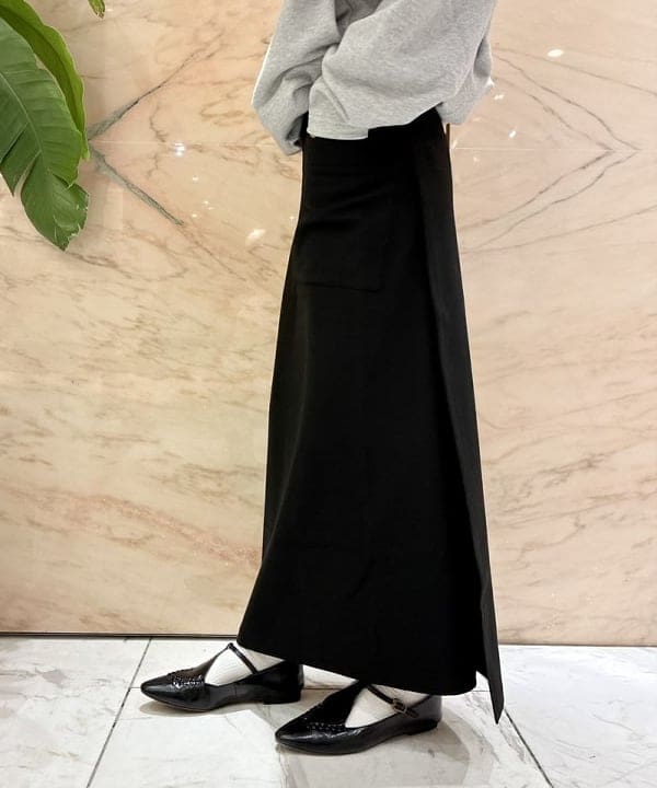 中丸　栞さんの「BEAMS WOMEN｜COGTHEBIGSMOKE / MIRANDA ラップ スカート」を使ったコーディネート