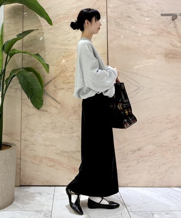 中丸　栞さんの「BEAMS WOMEN｜COGTHEBIGSMOKE / MIRANDA ラップ スカート」を使ったコーディネート