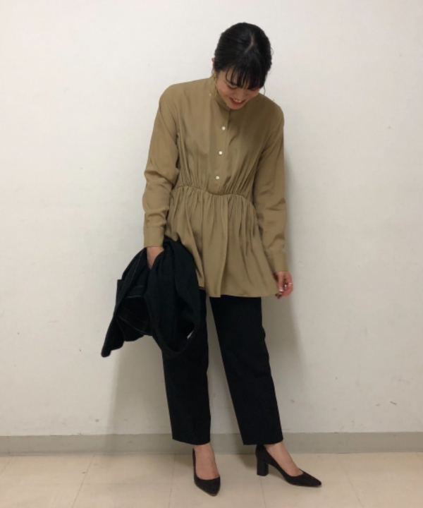 harukaさんの「BEAMS WOMEN｜Demi-Luxe BEAMS / バンドカラーギャザーフレアシャツ」を使ったコーディネート