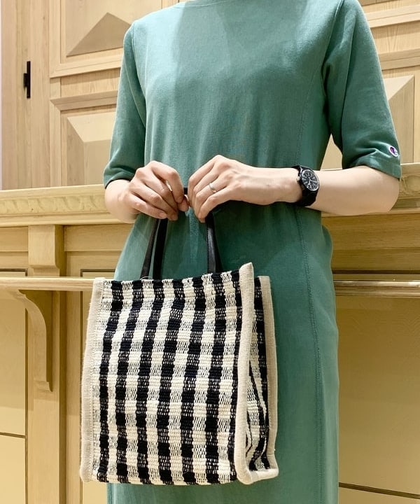 マツモト アカネさんの「BEAMS WOMEN｜▲Dr.Martens / PASCAL 8ホール ブーツ」を使ったコーディネート