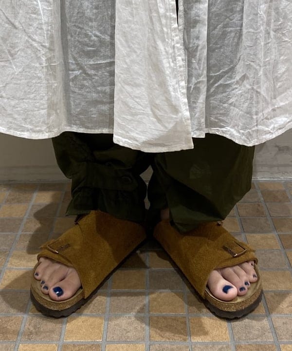 ミナミマリコさんの「BEAMS WOMEN｜【別注】BRIEFING / SACOCHE」を使ったコーディネート