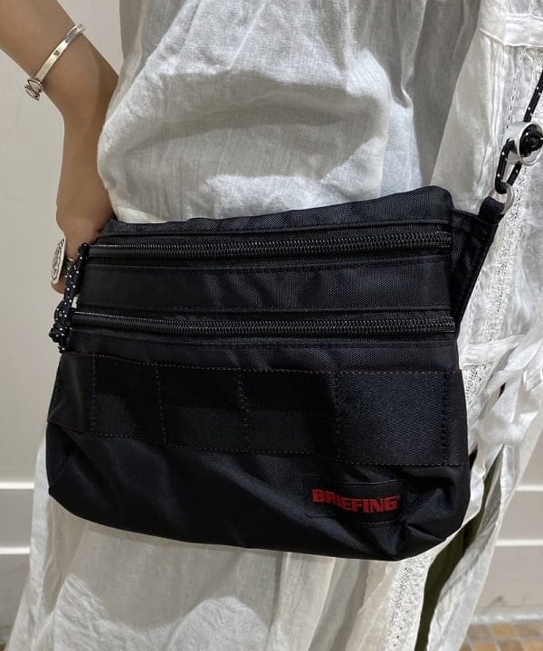 ミナミマリコさんの「BEAMS WOMEN｜【別注】BRIEFING / SACOCHE」を使ったコーディネート