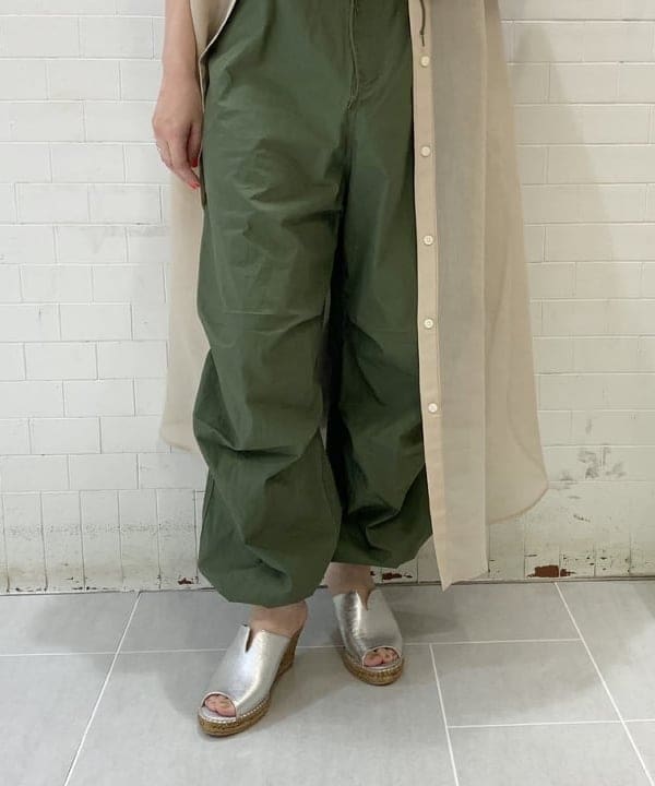 ハルキ　モモナさんの「BEAMS WOMEN｜BEAMS BOY / US ARMY オーバー パンツ」を使ったコーディネート