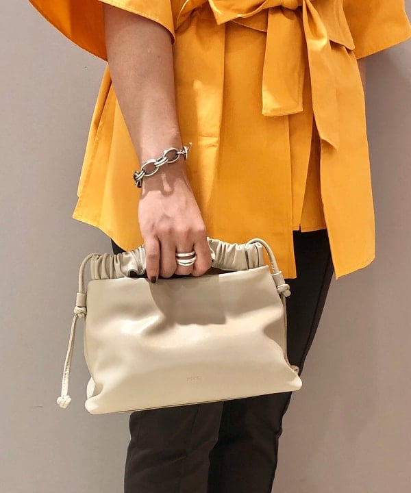 横川 真理奈さんの「BEAMS WOMEN｜」を使ったコーディネート