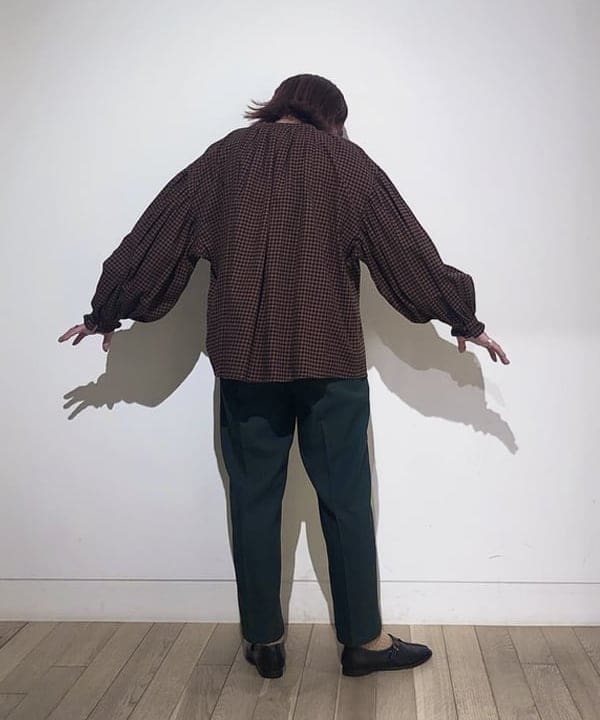 みやさかさんの「BEAMS WOMEN｜BEAMS / アクション スラックス」を使ったコーディネート